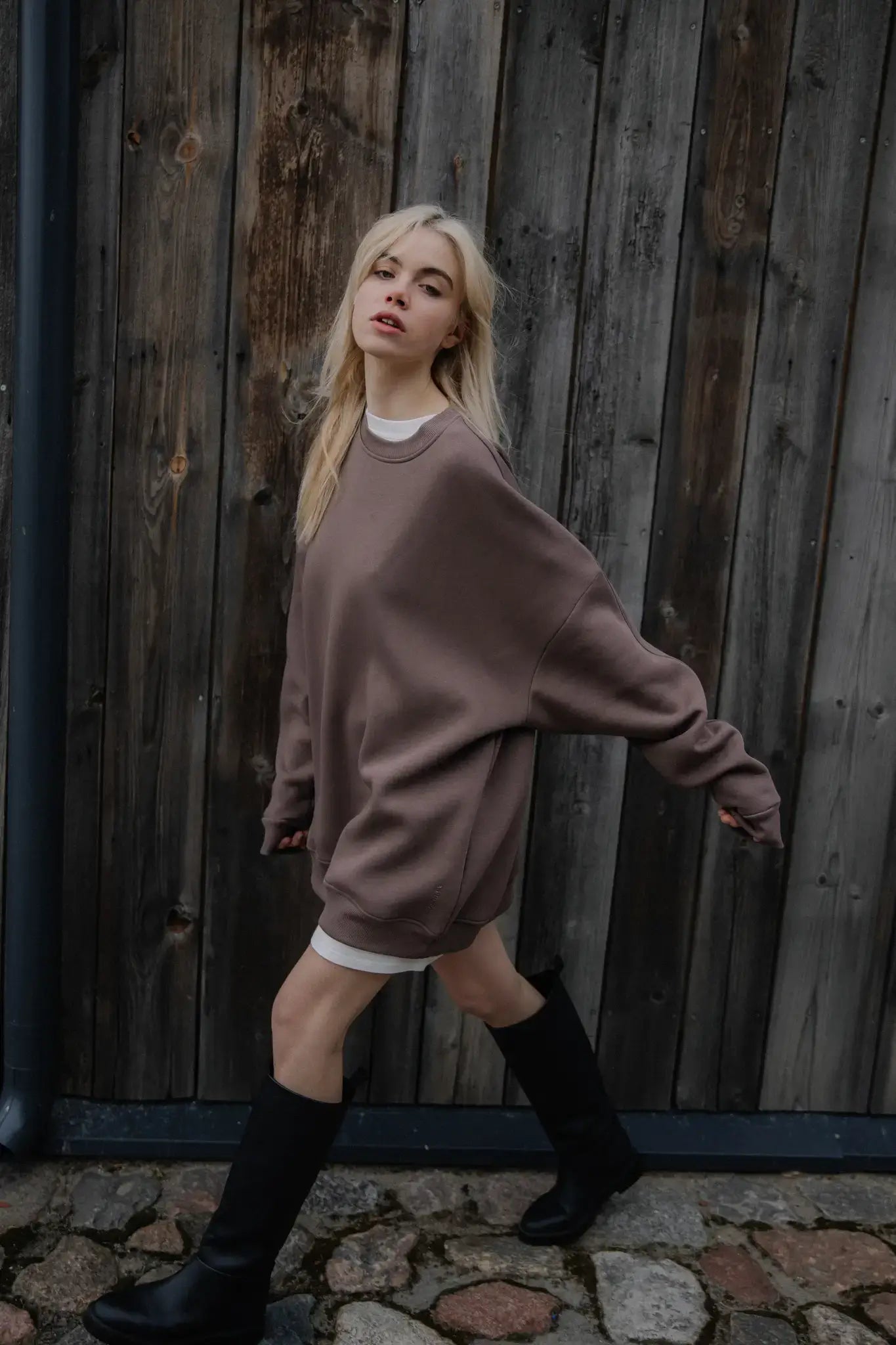 Bluza oversize Mocha Mousse | momonde.