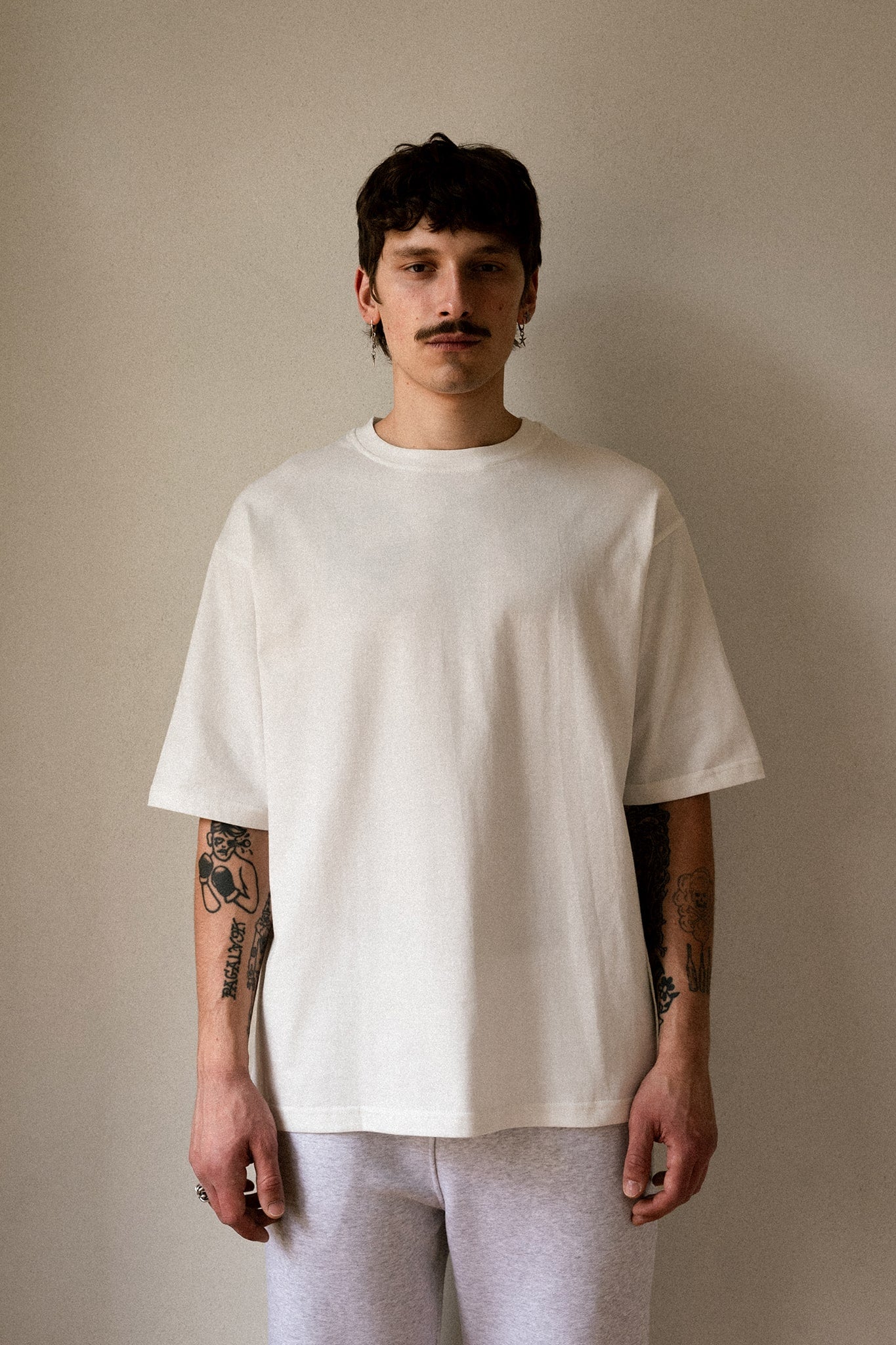 Męski T-shirt Mono Milky | momonde.