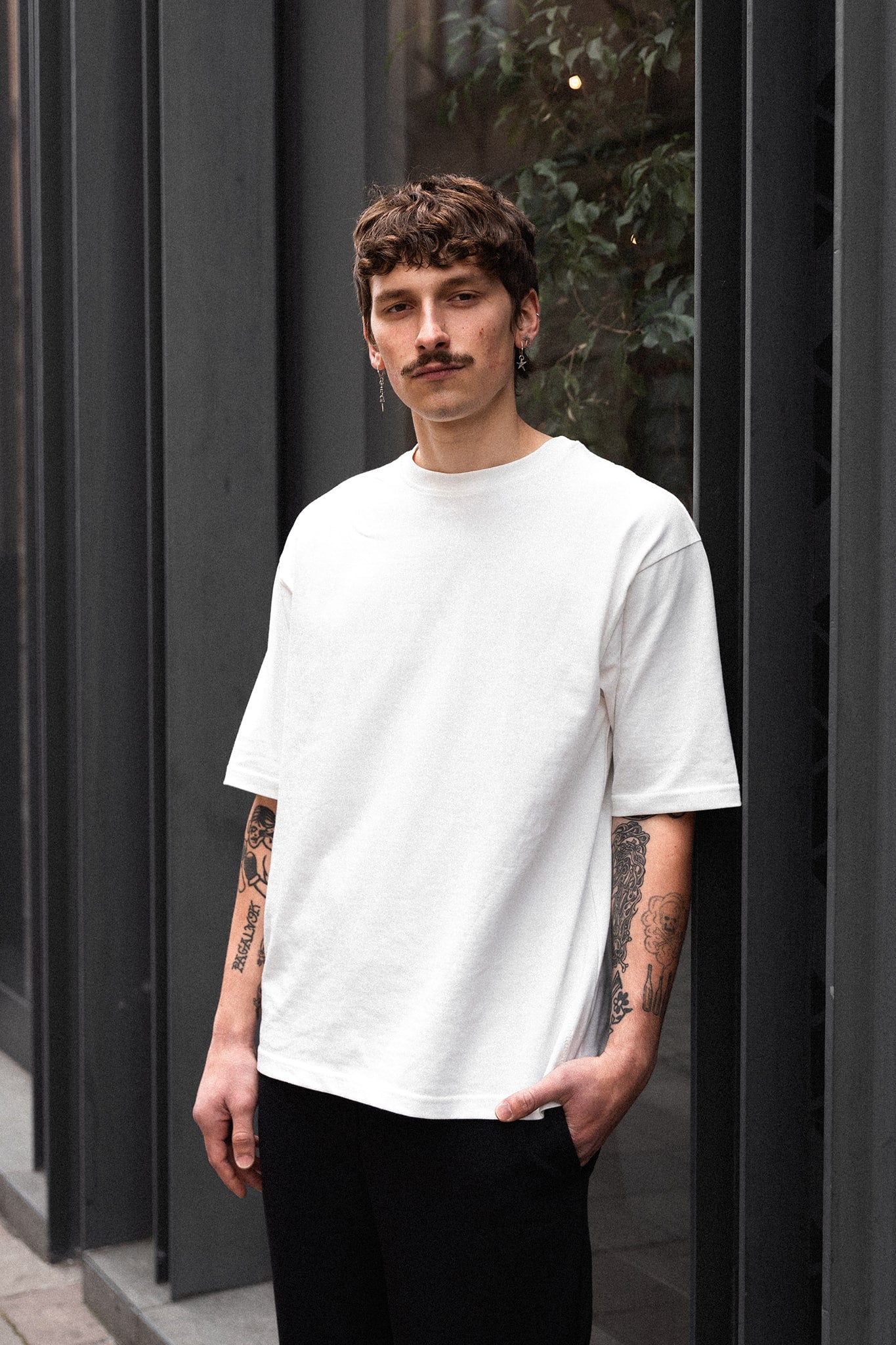 Męski T-shirt Mono Milky | momonde.