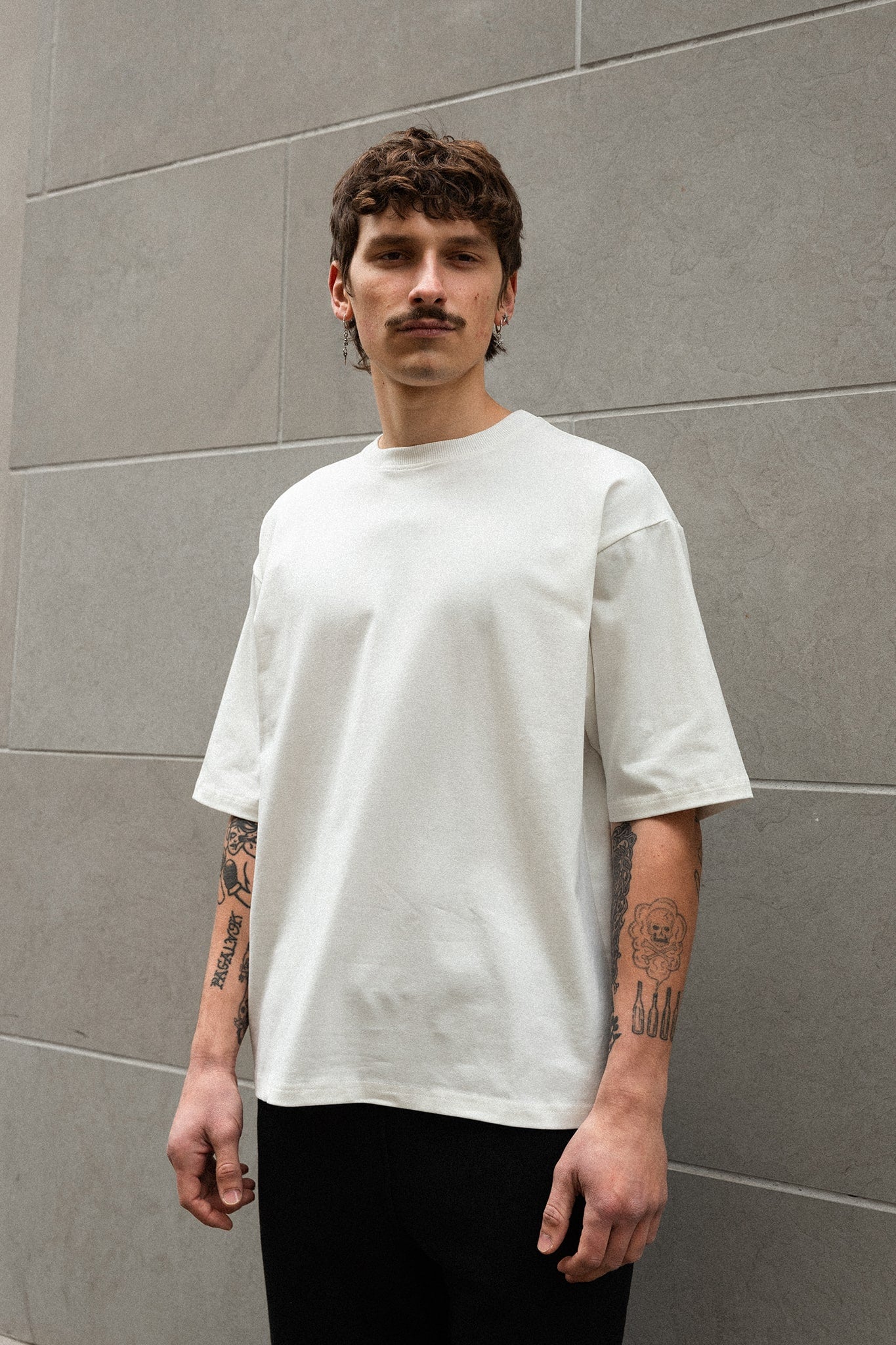 Męski T-shirt Mono Milky | momonde.