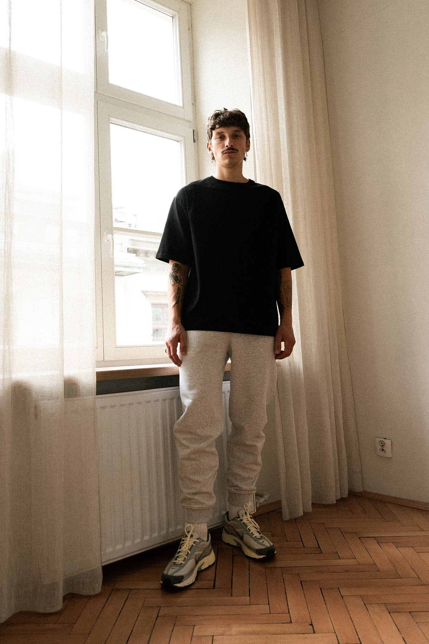 Męski T-shirt Mono Pirate Black | momonde.