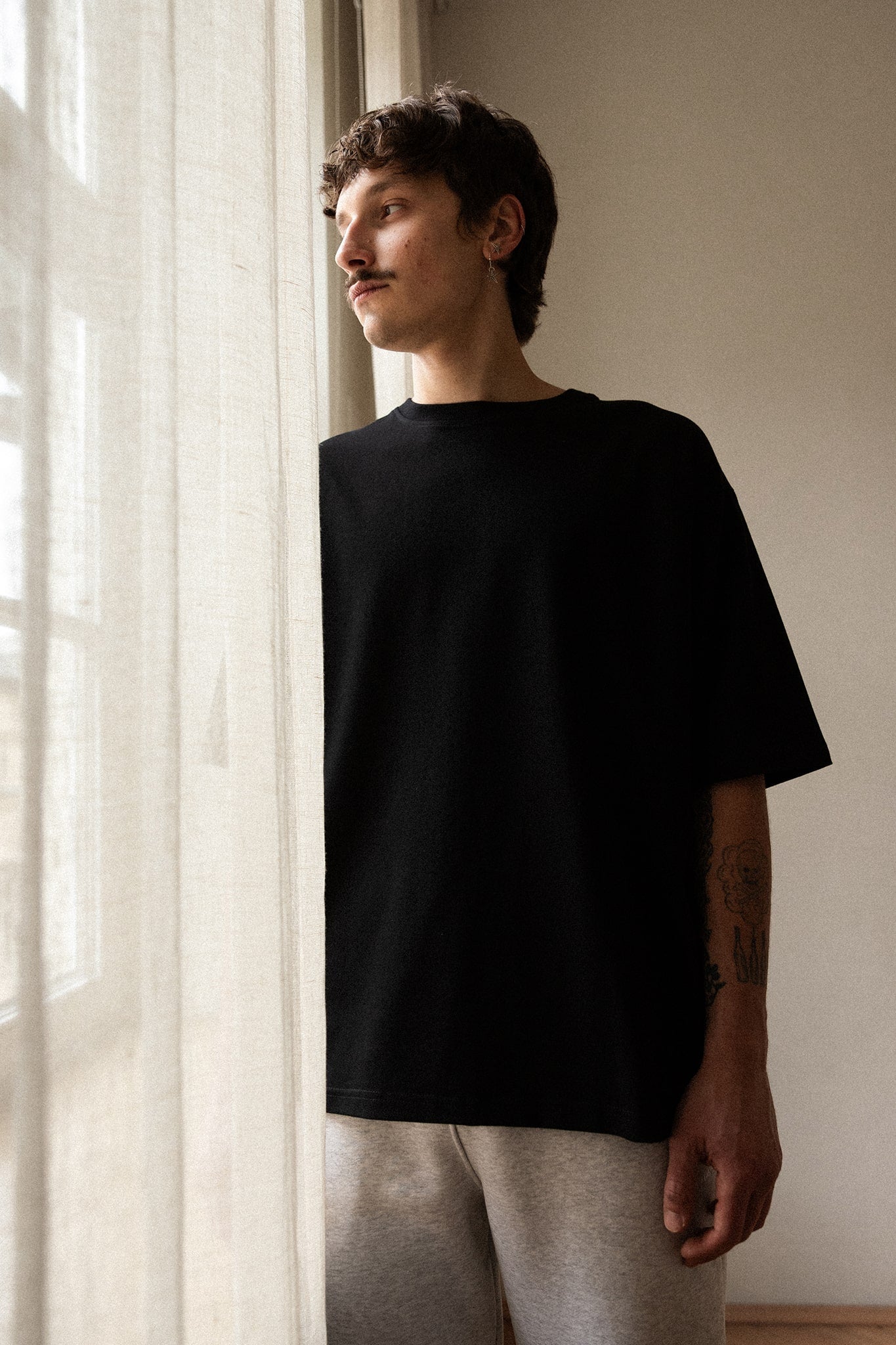 Męski T-shirt Mono Pirate Black | momonde.