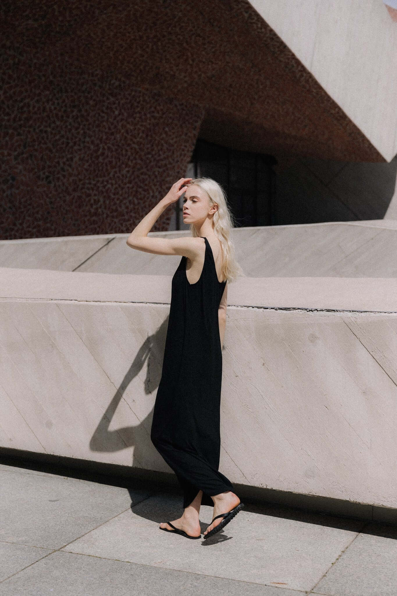 Sukienka Lara Black | momonde.