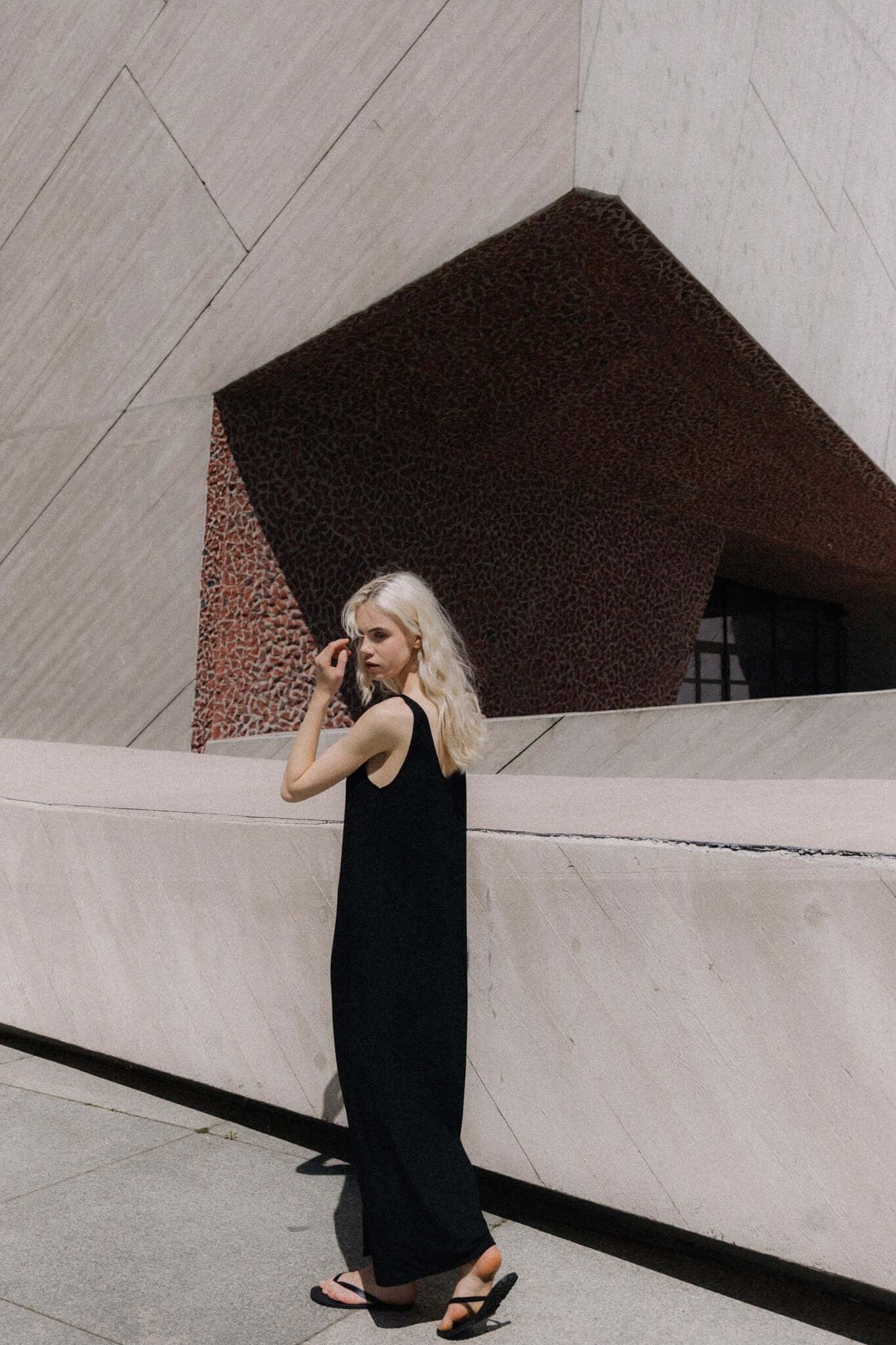 Sukienka Lara Black | momonde.