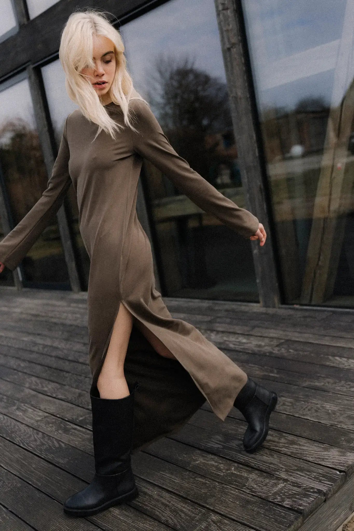 Sukienka Hailey Moss | momonde.