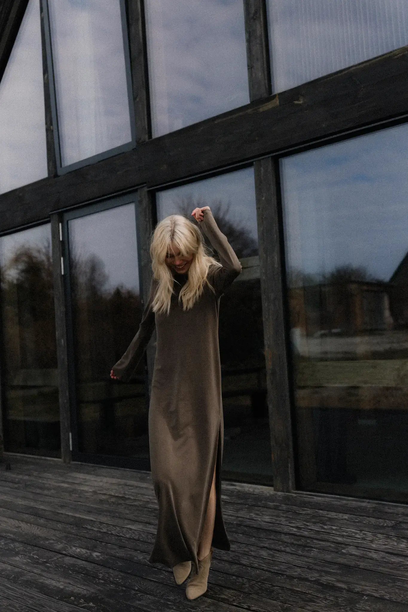 Sukienka Hailey Moss | momonde.