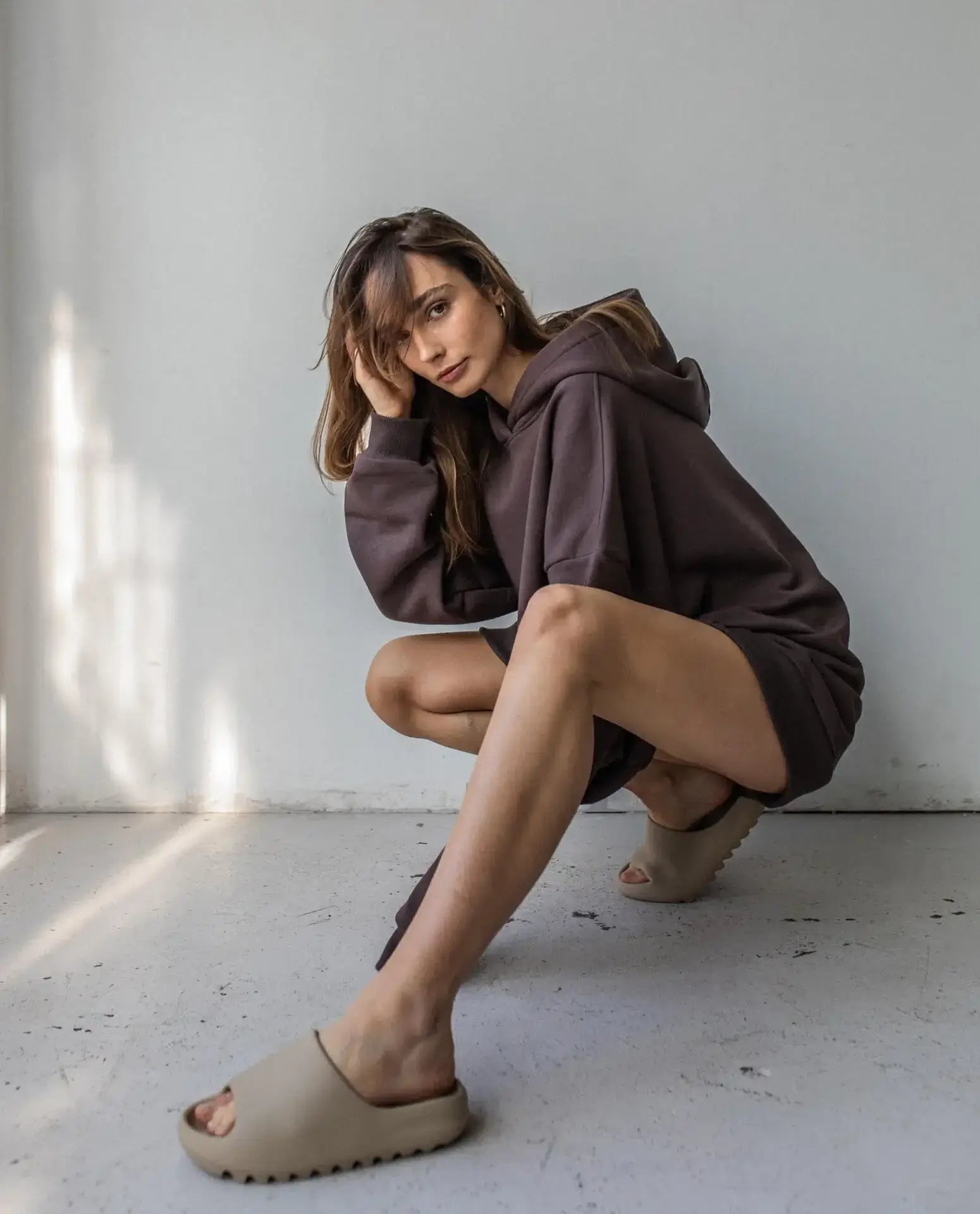 Bluza oversize z kapturem Brownie | momonde.