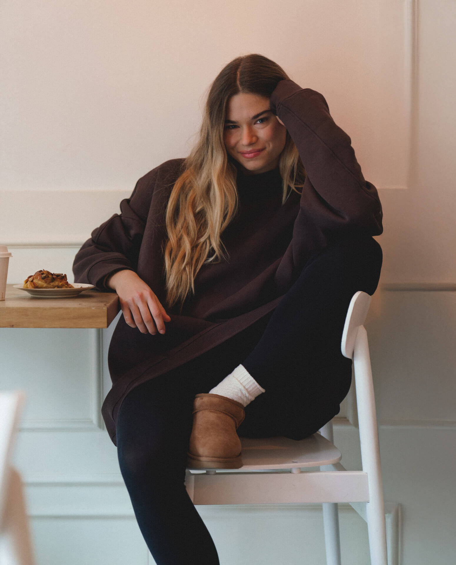 Bluza oversize z kapturem Brownie | momonde.