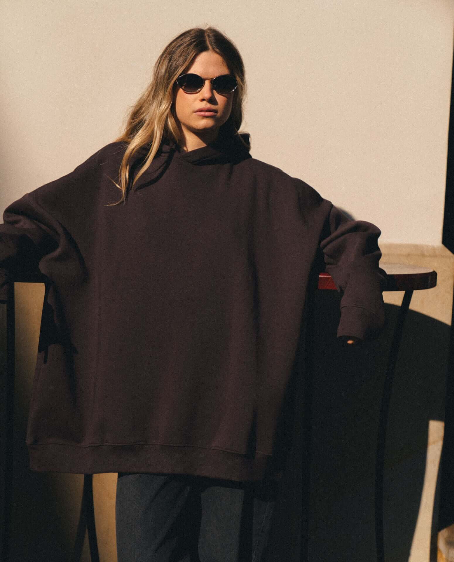Bluza oversize z kapturem Brownie | momonde.