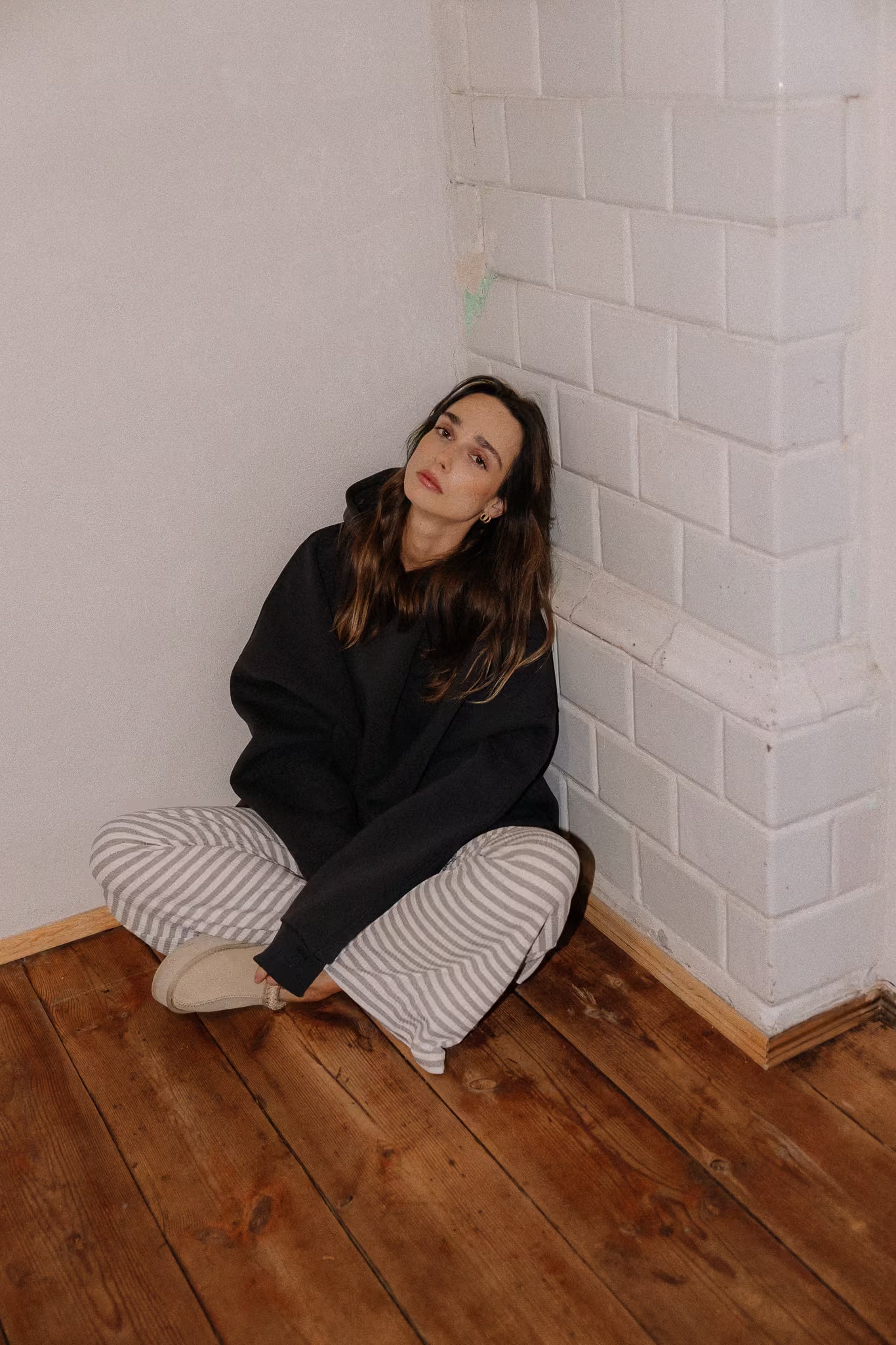 Bluza oversize z kapturem Carbon | momonde.