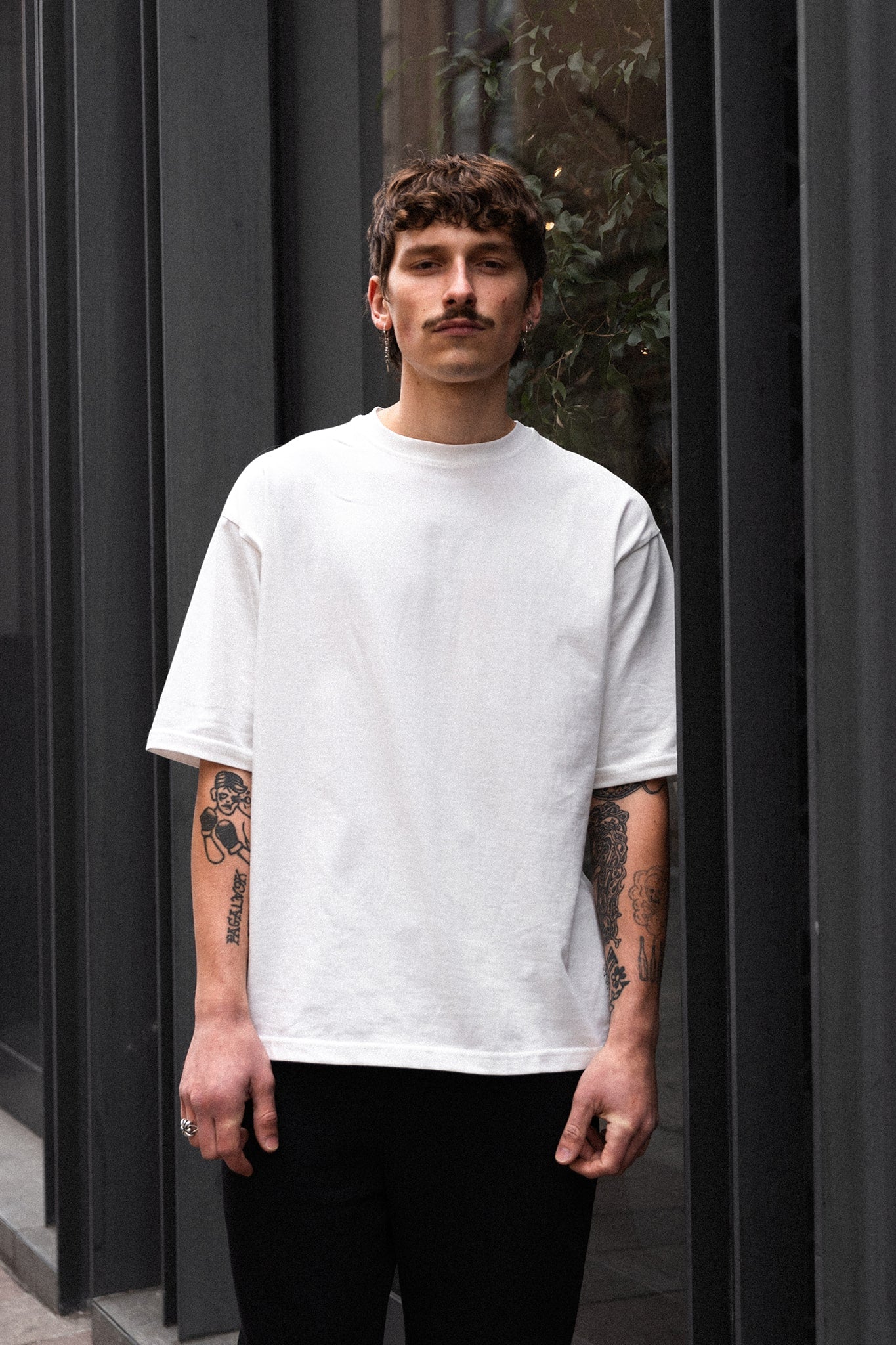 Męski T-shirt Mono Milky | momonde.