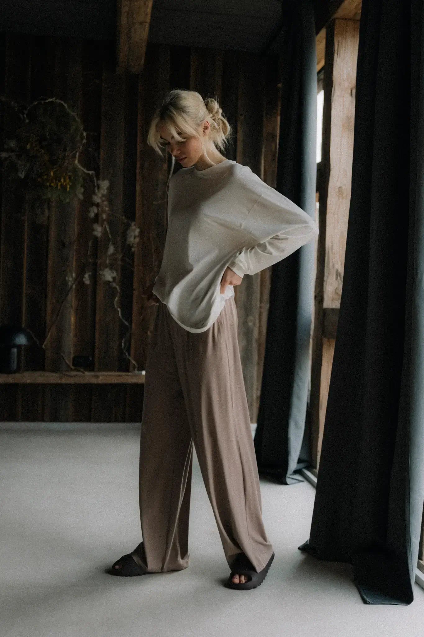 Spodnie Poly Mocha Mousse | momonde.