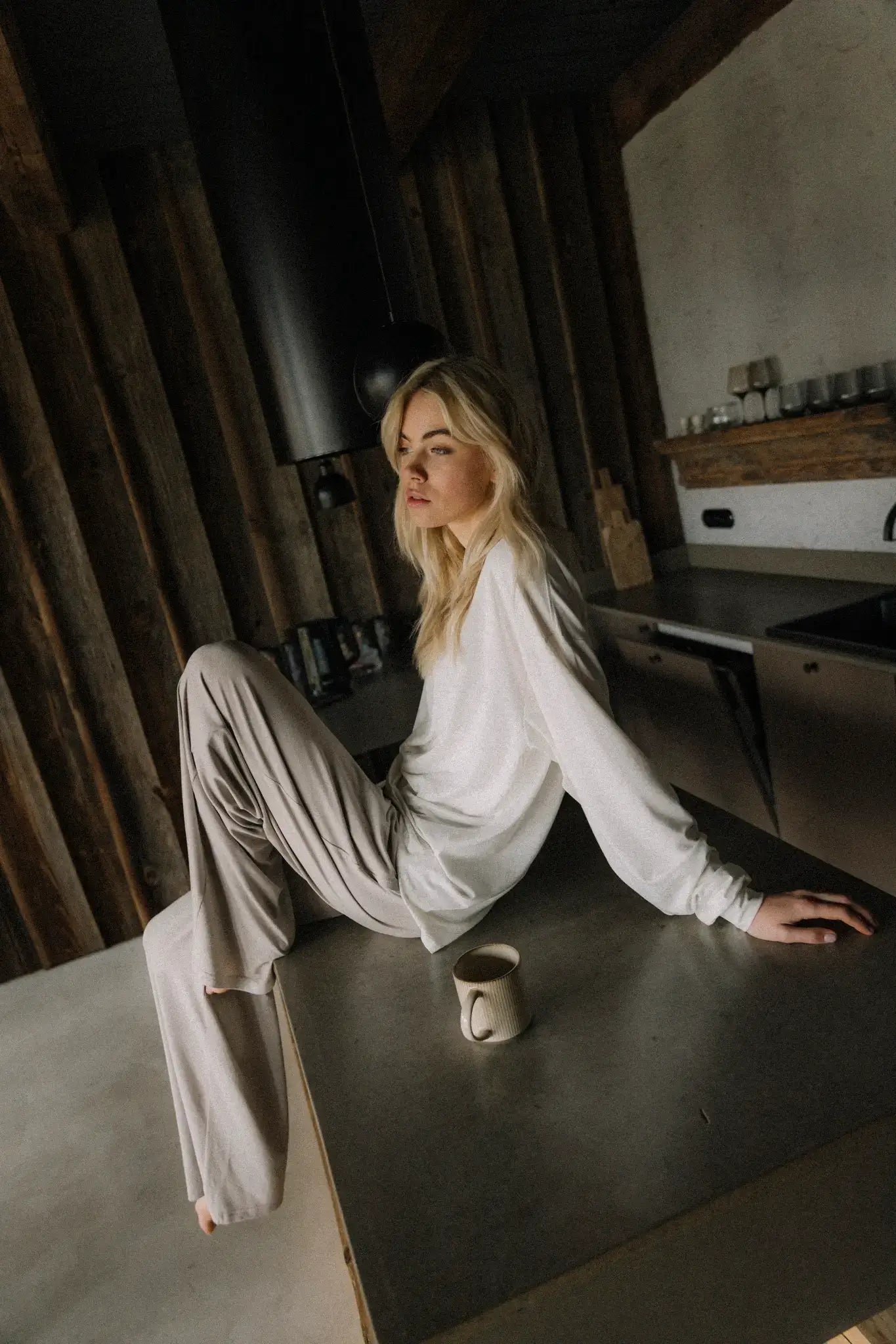 Spodnie Poly Sandstone | momonde.