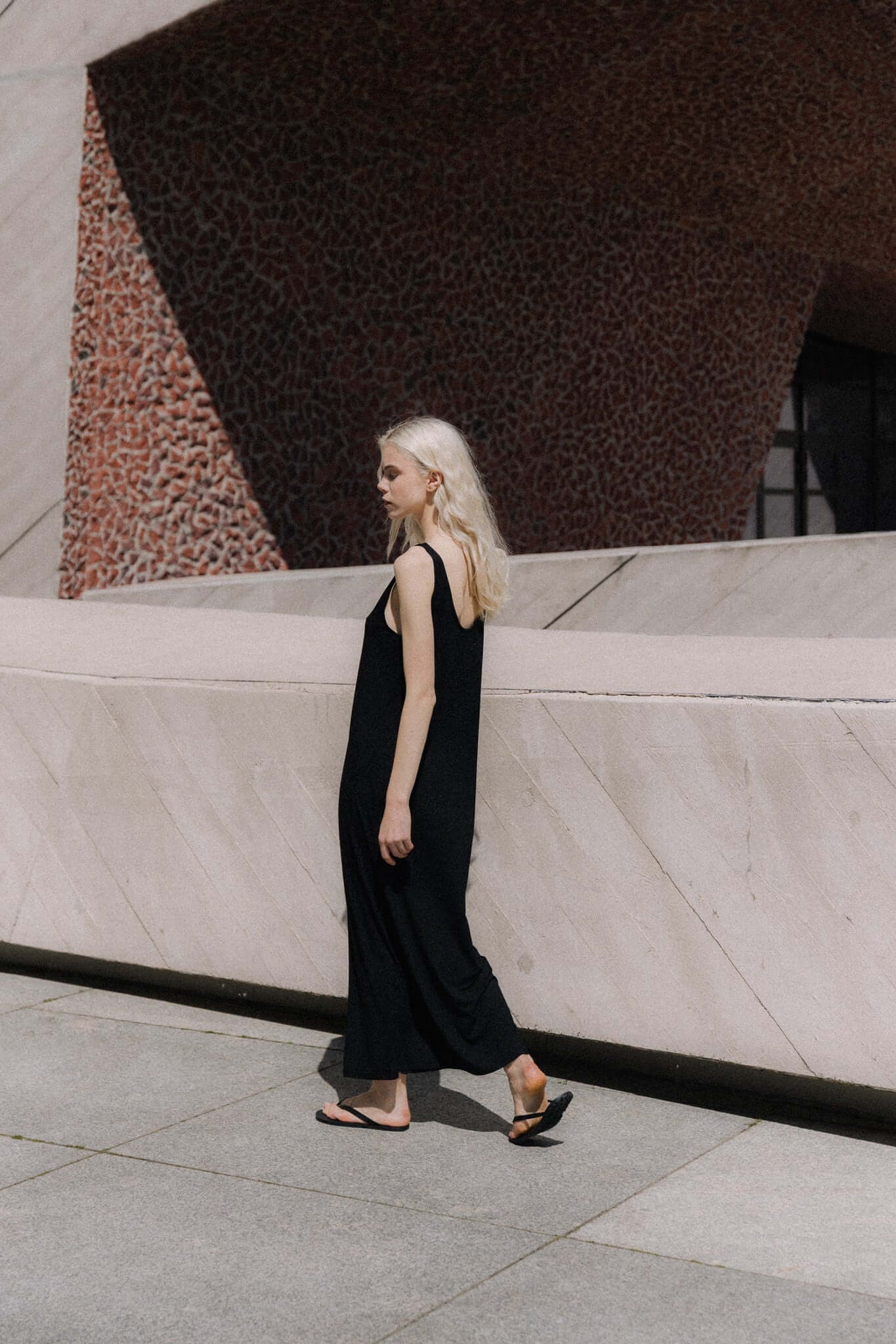 Sukienka Lara Black | momonde.