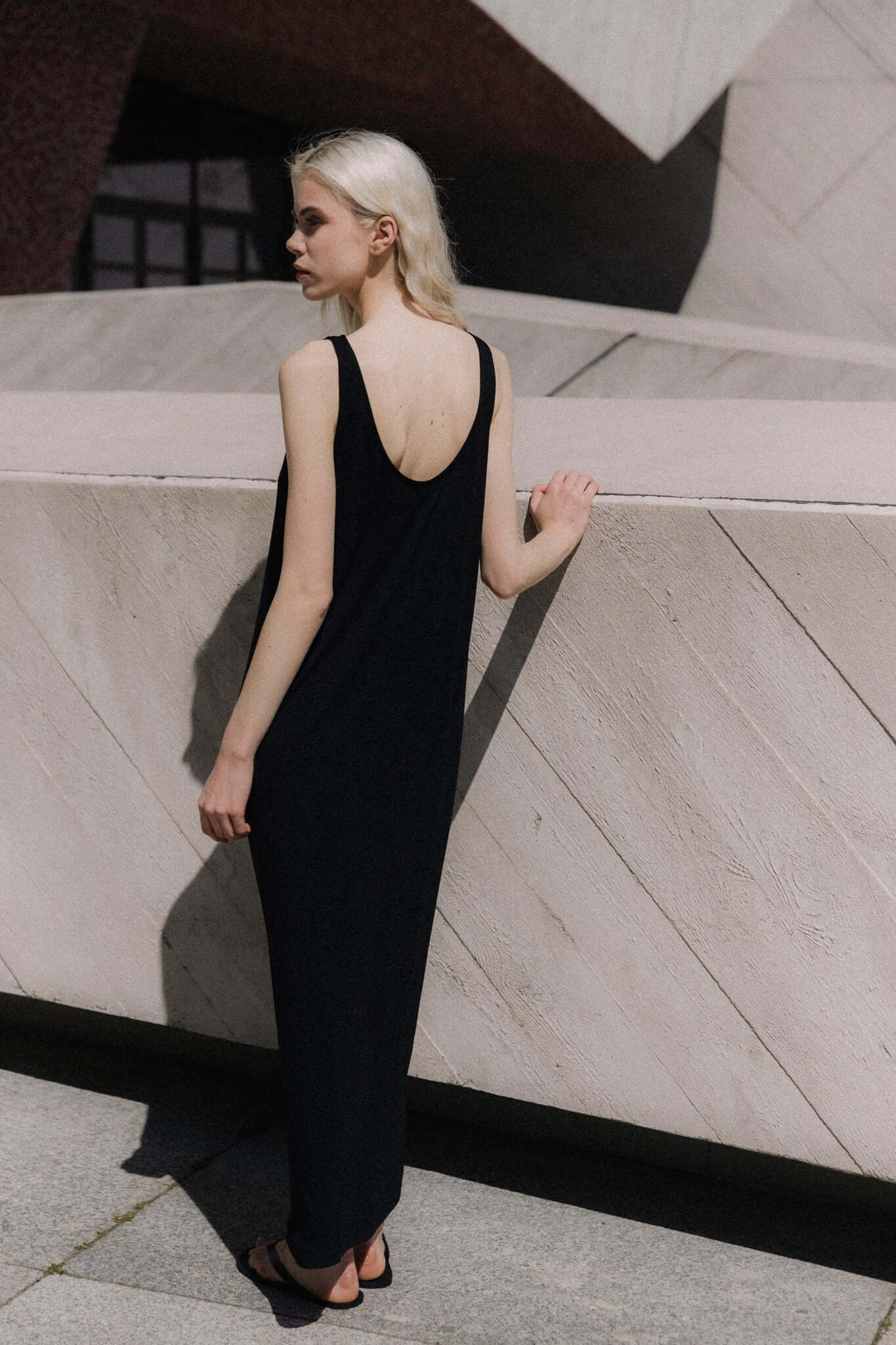 Sukienka Lara Black | momonde.