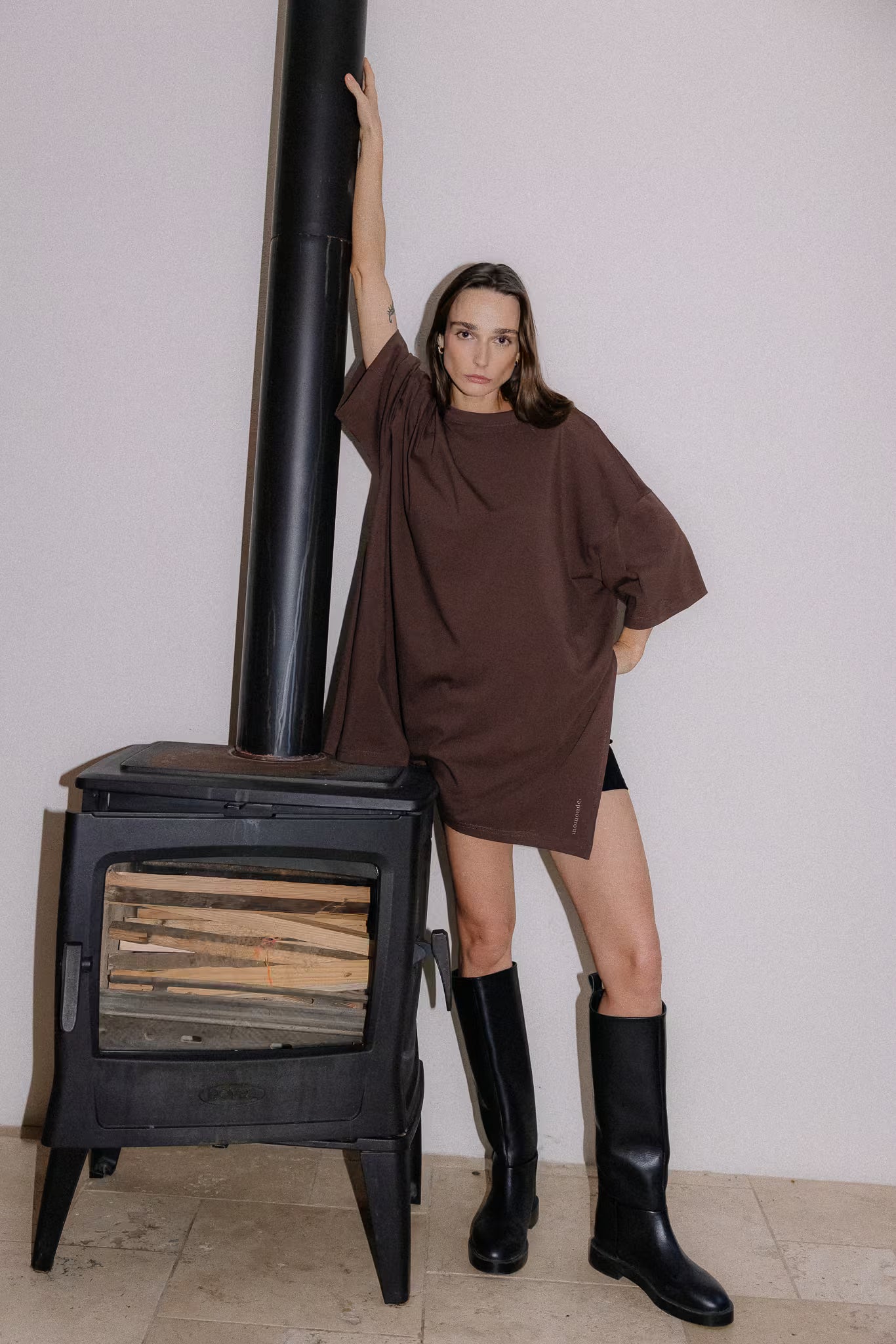 Tunika z rozcięciem Brownie | momonde.